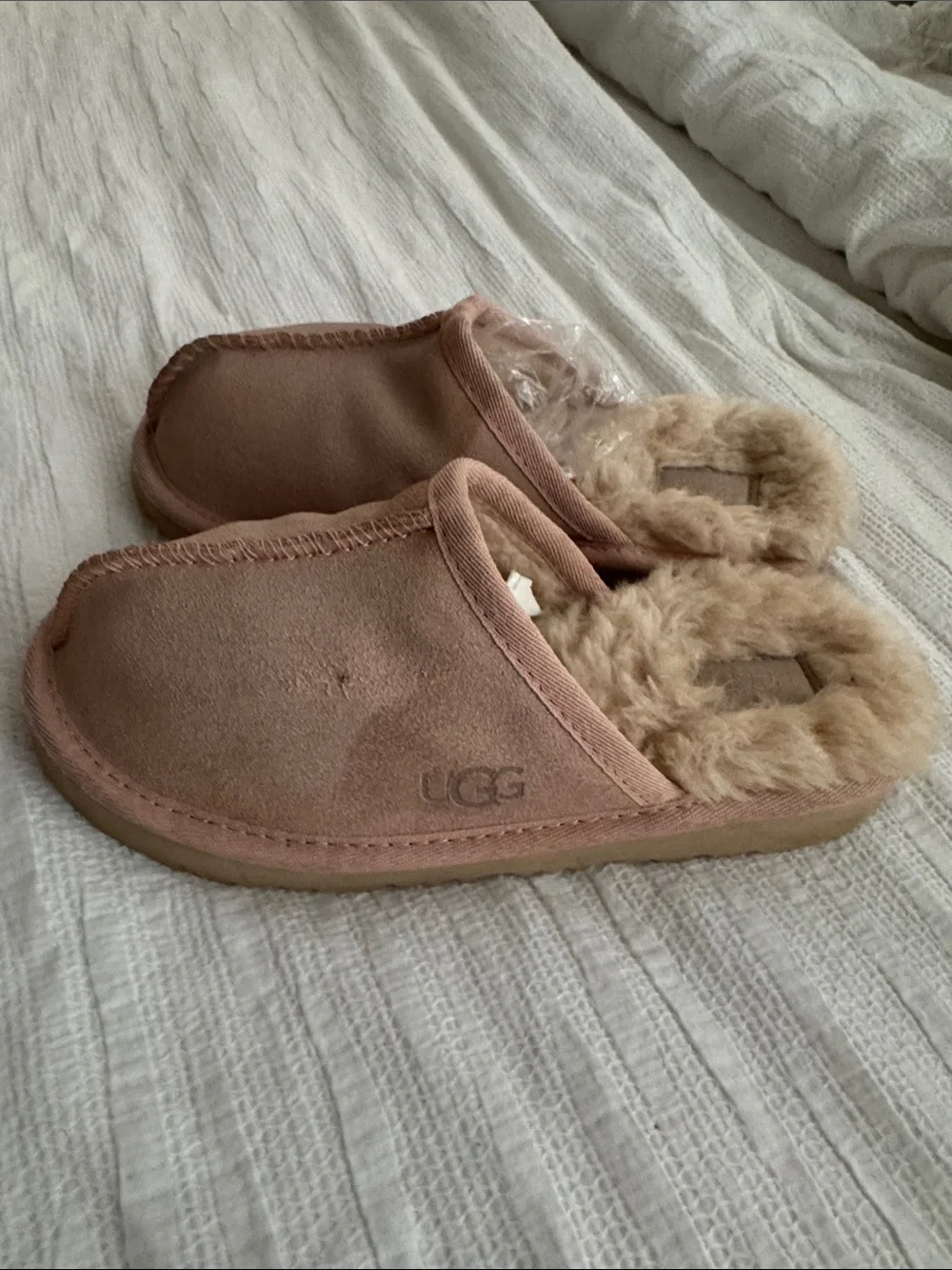 UGG Kids Blush Suede Shearling Slip-On Slippers size 2